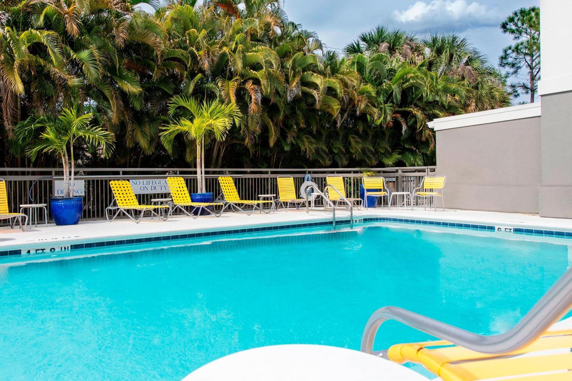 Fairfield Inn & Suites By Marriott Fort Myers Cape Coral Cypress Lake Extérieur photo