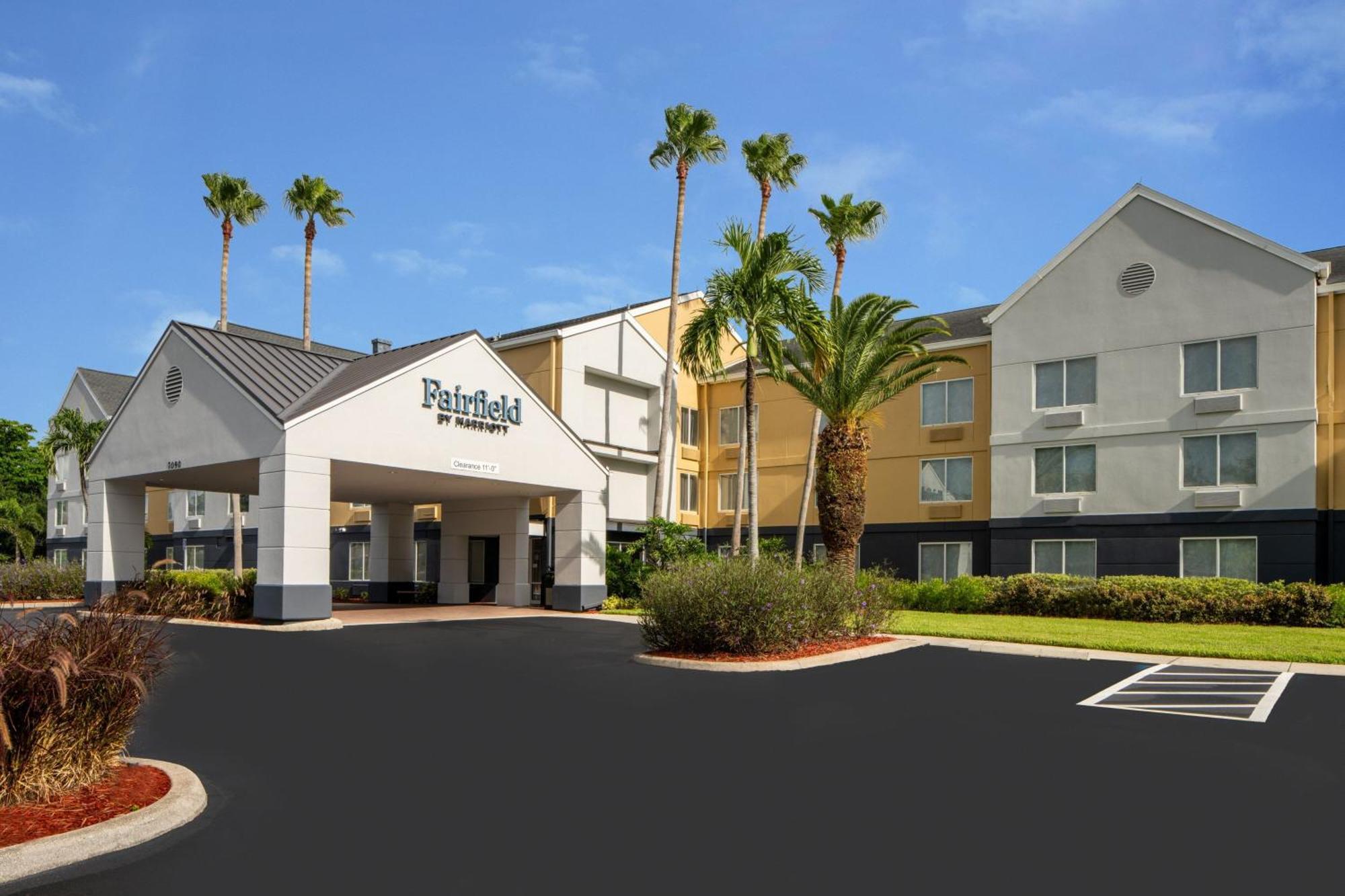 Fairfield Inn & Suites By Marriott Fort Myers Cape Coral Cypress Lake Extérieur photo
